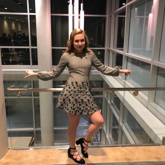 Meet your Posher, Olivia - Picture 5 of 7